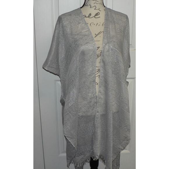 Sole Society Womens Open Front Striped Ruana in Grey Shimmer Stripe One Size $40 - Picture 1 of 4